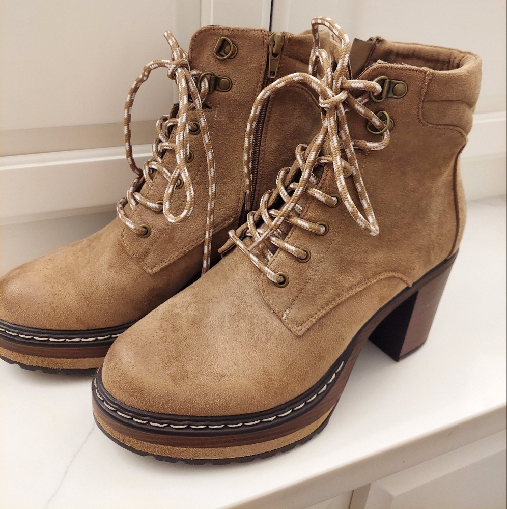 Ankle heeled boots *firm*